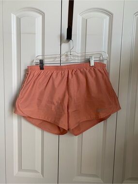 Nike Women's Peach Athletic Shorts Size Large